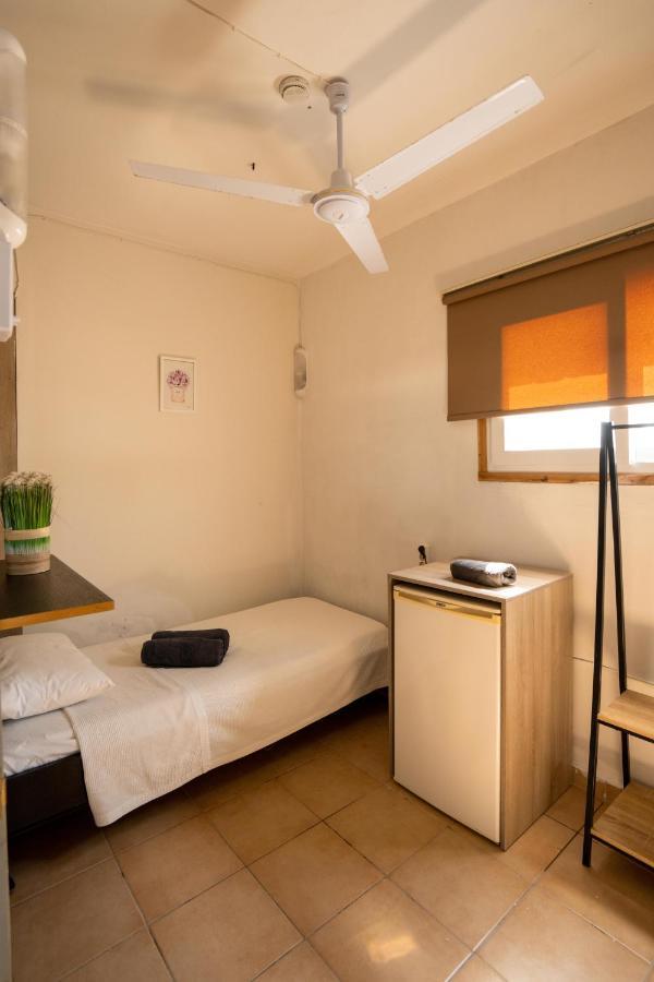 Tigaki Mall Hostel Exterior photo
