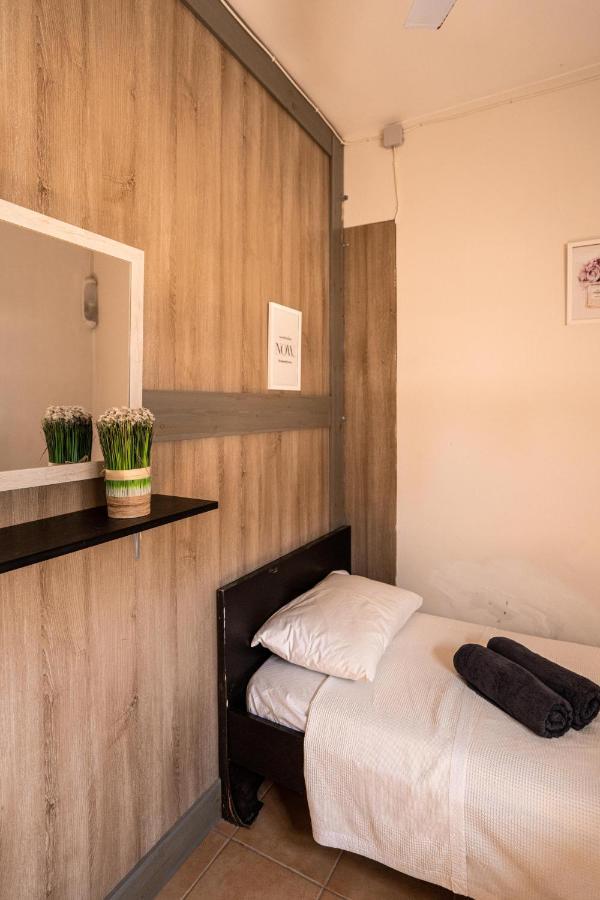 Tigaki Mall Hostel Exterior photo